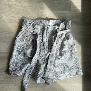 Stretchy snake print shorts